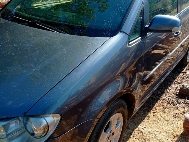 Серый Фольксваген Туран, объемом двигателя 2 л и пробегом 520 тыс. км за 3500 $, фото 1 на Automoto.ua