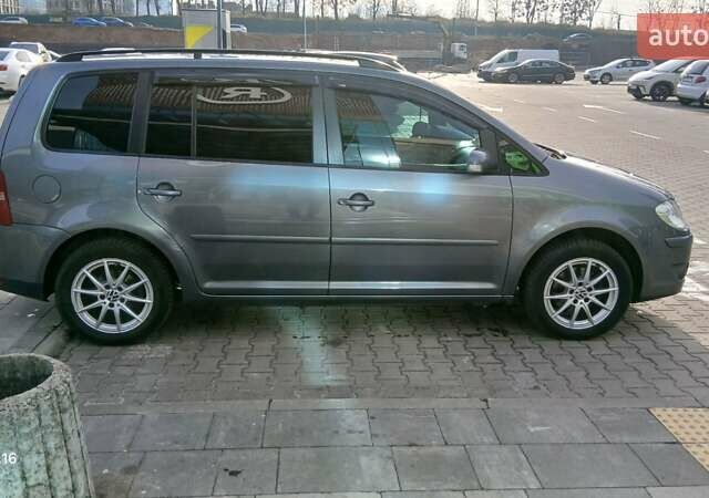 Серый Фольксваген Туран, объемом двигателя 1.4 л и пробегом 278 тыс. км за 6000 $, фото 6 на Automoto.ua