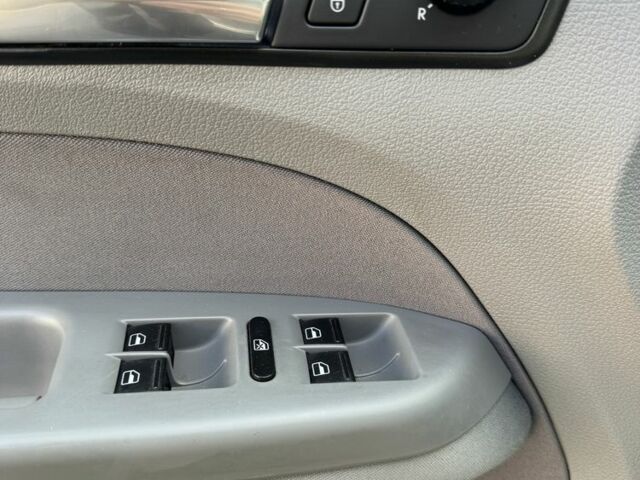 Фольксваген Туран 2007 в Лубнах на Automoto.ua Серый Фольксваген Туран, объемом двигателя 1.6 л и пробегом 199 тыс. км за 7699 $, фото 15 на Automoto.ua