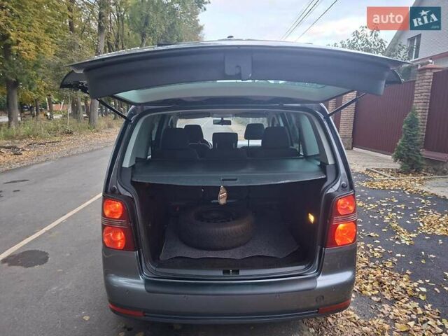 Сірий Фольксваген Туран, об'ємом двигуна 1.39 л та пробігом 295 тис. км за 6000 $, фото 15 на Automoto.ua