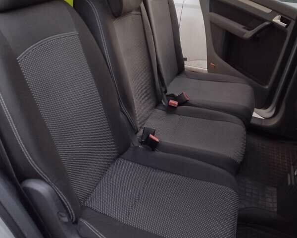 Серый Фольксваген Туран, объемом двигателя 1.6 л и пробегом 256 тыс. км за 6200 $, фото 24 на Automoto.ua