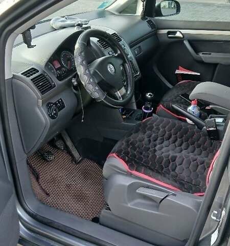 Серый Фольксваген Туран, объемом двигателя 1.4 л и пробегом 277 тыс. км за 6300 $, фото 5 на Automoto.ua