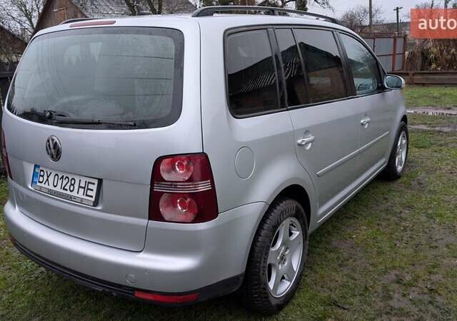 Серый Фольксваген Туран, объемом двигателя 1.39 л и пробегом 211 тыс. км за 5500 $, фото 2 на Automoto.ua