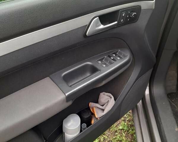 Сірий Фольксваген Туран, об'ємом двигуна 1.4 л та пробігом 250 тис. км за 6500 $, фото 10 на Automoto.ua