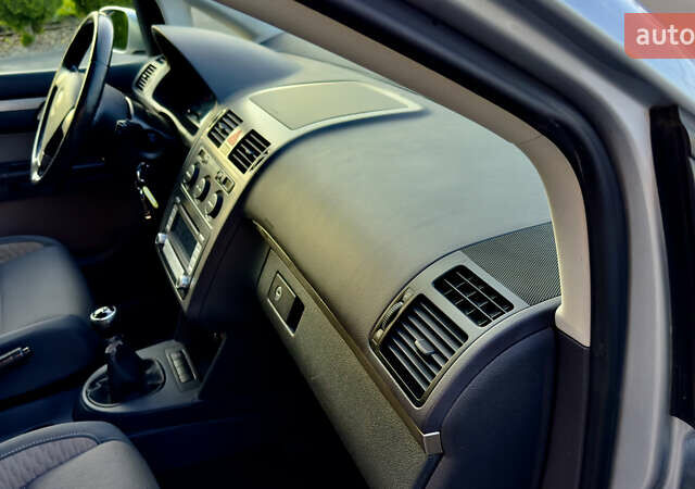 Сірий Фольксваген Туран, об'ємом двигуна 1.6 л та пробігом 218 тис. км за 8400 $, фото 49 на Automoto.ua