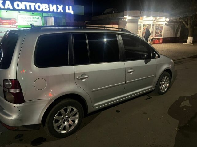 Серый Фольксваген Туран, объемом двигателя 1.9 л и пробегом 360 тыс. км за 6500 $, фото 4 на Automoto.ua