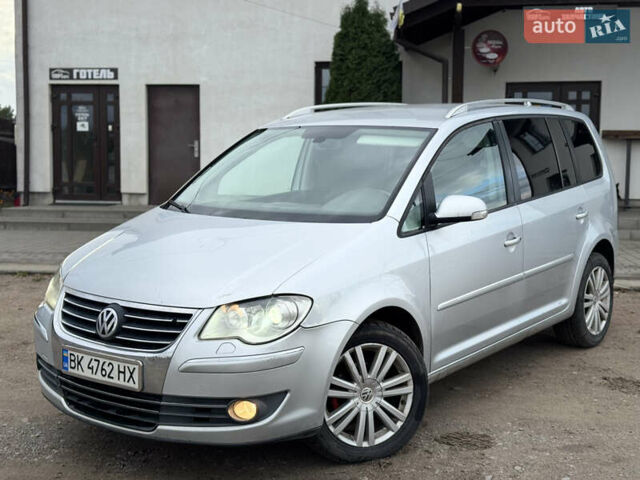 Серый Фольксваген Туран, объемом двигателя 1.97 л и пробегом 370 тыс. км за 6199 $, фото 2 на Automoto.ua