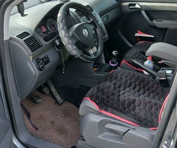 Серый Фольксваген Туран, объемом двигателя 1.4 л и пробегом 277 тыс. км за 6300 $, фото 6 на Automoto.ua