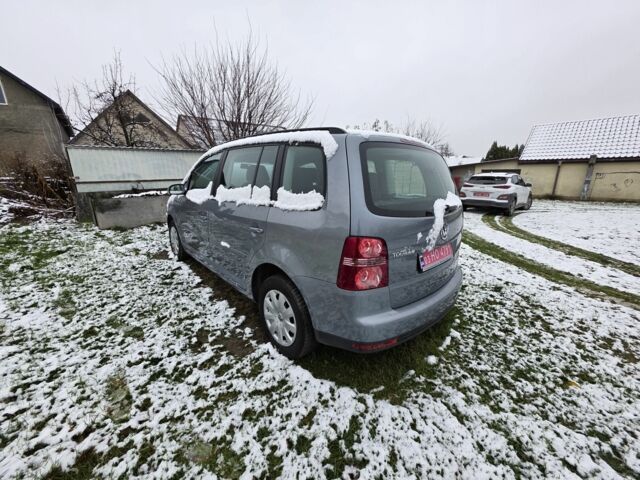 Серый Фольксваген Туран, объемом двигателя 1.4 л и пробегом 240 тыс. км за 5300 $, фото 2 на Automoto.ua