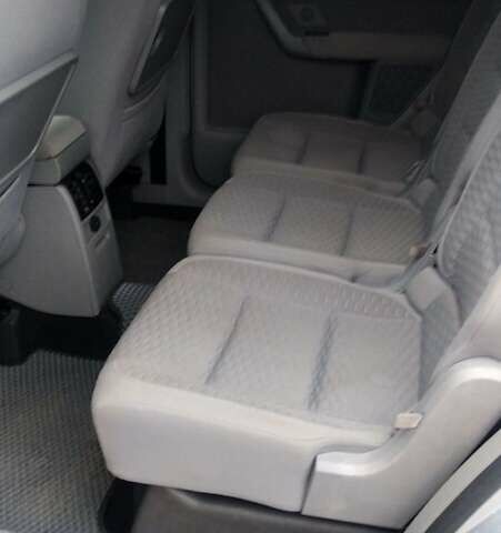 Серый Фольксваген Туран, объемом двигателя 1.9 л и пробегом 254 тыс. км за 3899 $, фото 4 на Automoto.ua