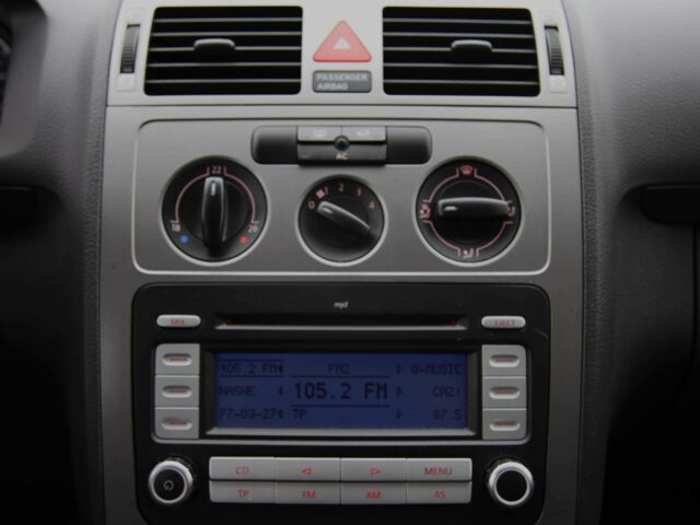 Серый Фольксваген Туран, объемом двигателя 1.6 л и пробегом 218 тыс. км за 8600 $, фото 16 на Automoto.ua