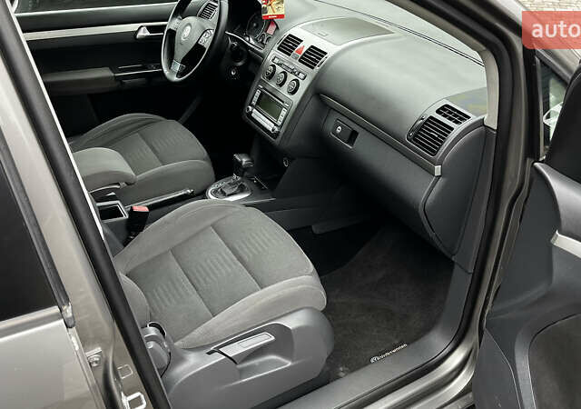 Сірий Фольксваген Туран, об'ємом двигуна 1.97 л та пробігом 302 тис. км за 8000 $, фото 14 на Automoto.ua