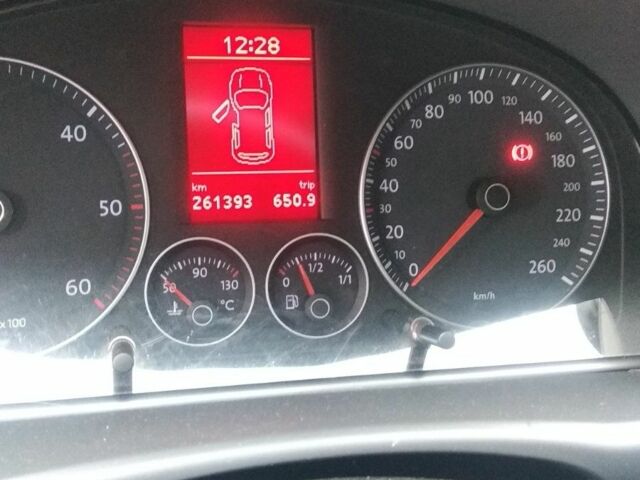 Серый Фольксваген Туран, объемом двигателя 1.9 л и пробегом 260 тыс. км за 6900 $, фото 3 на Automoto.ua