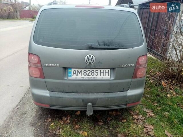 Серый Фольксваген Туран, объемом двигателя 2 л и пробегом 252 тыс. км за 6800 $, фото 4 на Automoto.ua