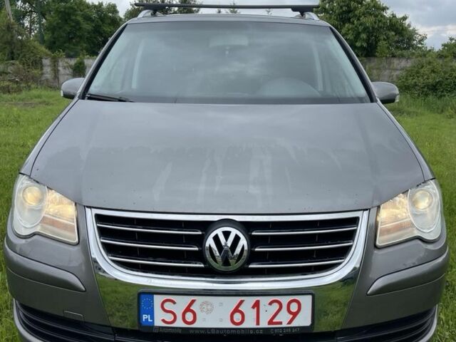 Серый Фольксваген Туран, объемом двигателя 1.6 л и пробегом 180 тыс. км за 2500 $, фото 3 на Automoto.ua