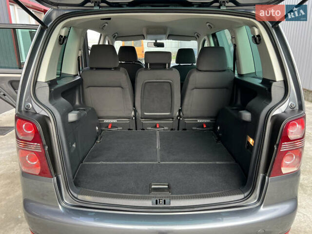 Серый Фольксваген Туран, объемом двигателя 1.6 л и пробегом 217 тыс. км за 8200 $, фото 55 на Automoto.ua