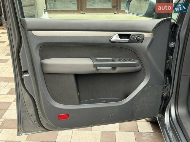 Серый Фольксваген Туран, объемом двигателя 1.6 л и пробегом 251 тыс. км за 6950 $, фото 19 на Automoto.ua
