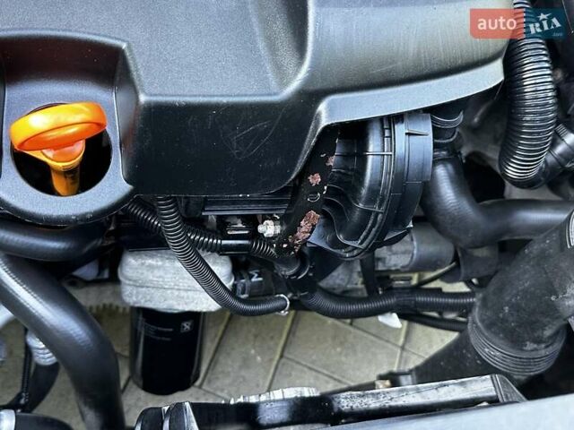 Сірий Фольксваген Туран, об'ємом двигуна 1.6 л та пробігом 230 тис. км за 6750 $, фото 120 на Automoto.ua