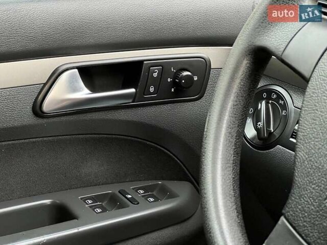 Серый Фольксваген Туран, объемом двигателя 1.6 л и пробегом 262 тыс. км за 6700 $, фото 21 на Automoto.ua