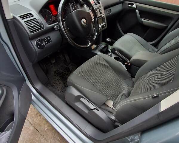 Сірий Фольксваген Туран, об'ємом двигуна 1.9 л та пробігом 270 тис. км за 7300 $, фото 15 на Automoto.ua