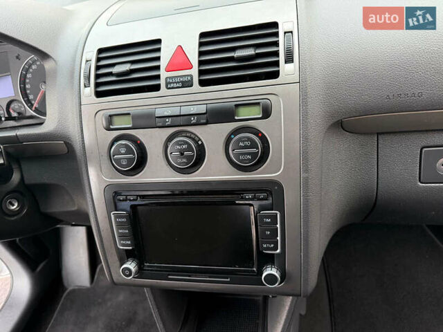 Сірий Фольксваген Туран, об'ємом двигуна 1.9 л та пробігом 226 тис. км за 7900 $, фото 23 на Automoto.ua