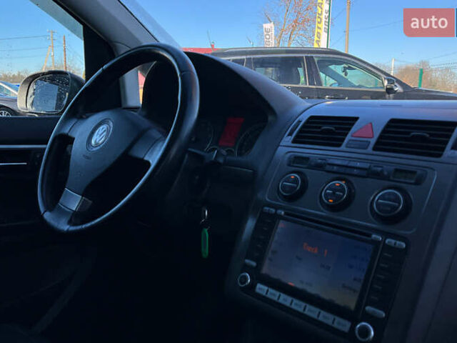 Серый Фольксваген Туран, объемом двигателя 1.39 л и пробегом 242 тыс. км за 7000 $, фото 17 на Automoto.ua