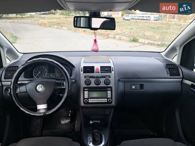 Серый Фольксваген Туран, объемом двигателя 1.4 л и пробегом 209 тыс. км за 6500 $, фото 7 на Automoto.ua