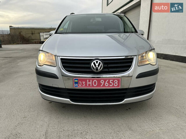 Серый Фольксваген Туран, объемом двигателя 1.6 л и пробегом 215 тыс. км за 6800 $, фото 21 на Automoto.ua
