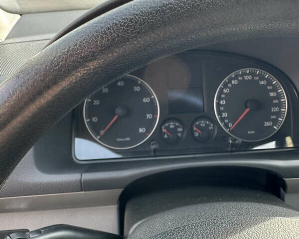 Серый Фольксваген Туран, объемом двигателя 1.6 л и пробегом 199 тыс. км за 7699 $, фото 18 на Automoto.ua