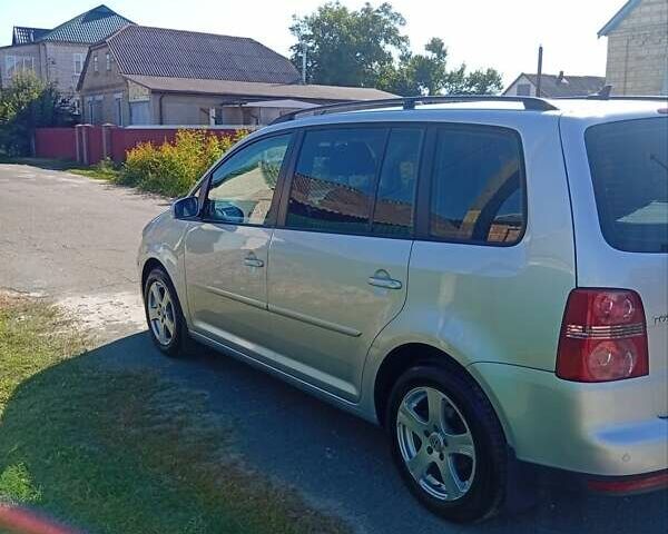 Серый Фольксваген Туран, объемом двигателя 1.9 л и пробегом 289 тыс. км за 7800 $, фото 3 на Automoto.ua