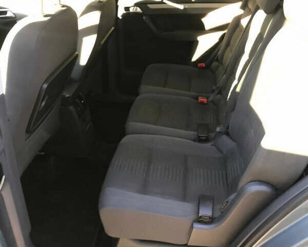 Серый Фольксваген Туран, объемом двигателя 1.4 л и пробегом 268 тыс. км за 6200 $, фото 24 на Automoto.ua