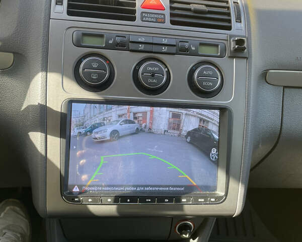 Серый Фольксваген Туран, объемом двигателя 1.39 л и пробегом 220 тыс. км за 4800 $, фото 7 на Automoto.ua