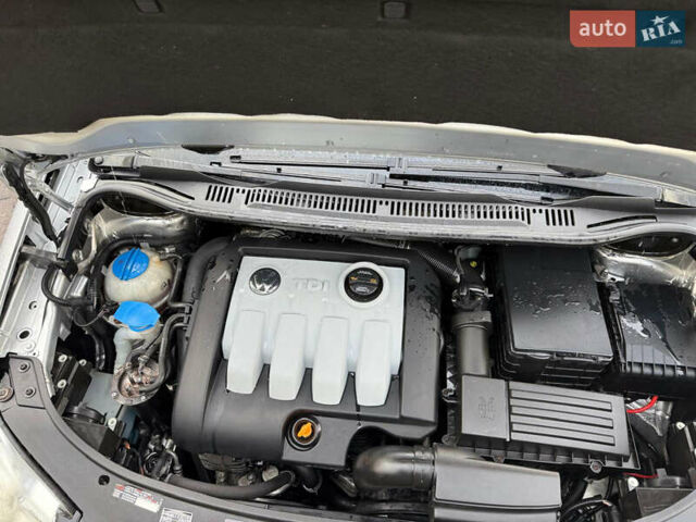 Сірий Фольксваген Туран, об'ємом двигуна 1.9 л та пробігом 226 тис. км за 7900 $, фото 35 на Automoto.ua