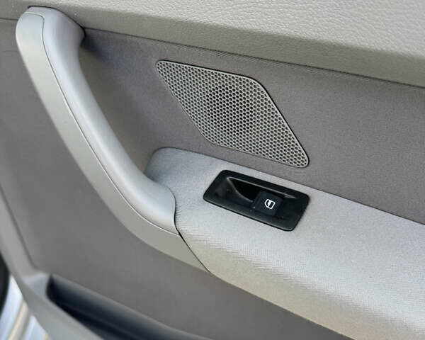 Серый Фольксваген Туран, объемом двигателя 1.6 л и пробегом 199 тыс. км за 7699 $, фото 43 на Automoto.ua