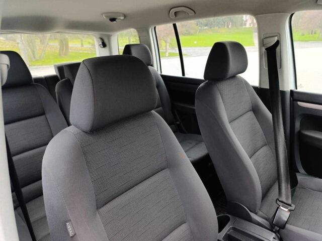 Серый Фольксваген Туран, объемом двигателя 1.6 л и пробегом 237 тыс. км за 7100 $, фото 16 на Automoto.ua