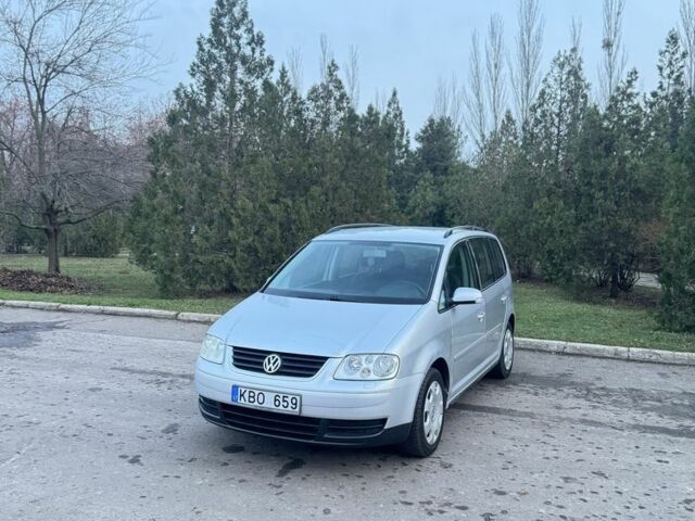 Серый Фольксваген Туран, объемом двигателя 1.9 л и пробегом 250 тыс. км за 3450 $, фото 1 на Automoto.ua