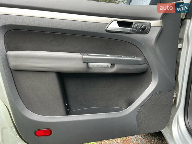Серый Фольксваген Туран, объемом двигателя 1.9 л и пробегом 263 тыс. км за 7400 $, фото 19 на Automoto.ua