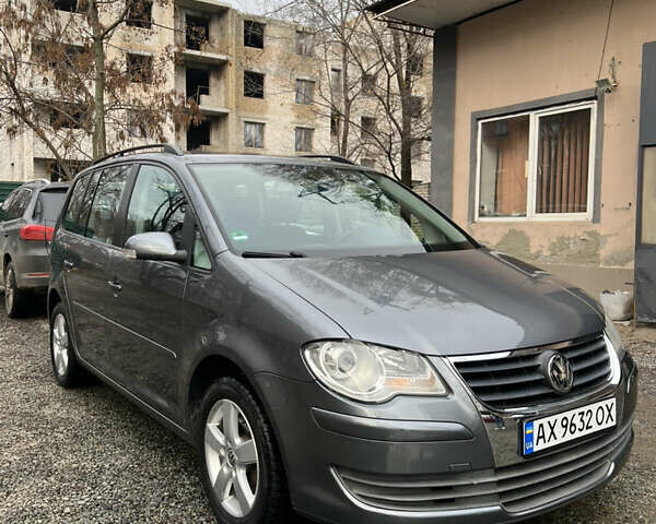 Сірий Фольксваген Туран, об'ємом двигуна 1.39 л та пробігом 208 тис. км за 7200 $, фото 1 на Automoto.ua