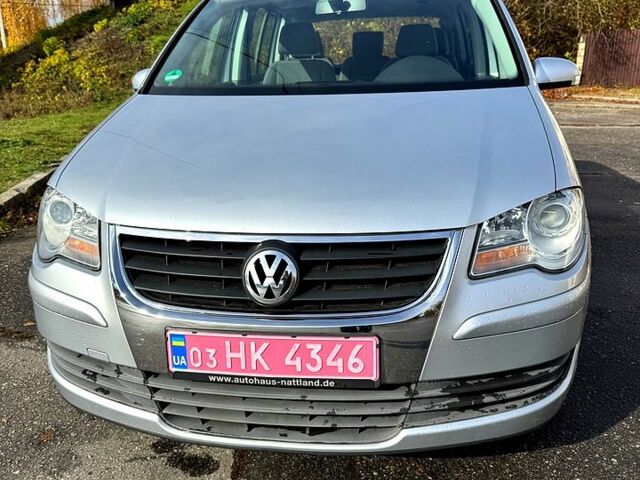 Фольксваген Туран 2007 в Лубнах на Automoto.ua Серый Фольксваген Туран, объемом двигателя 1.6 л и пробегом 199 тыс. км за 7699 $, фото 3 на Automoto.ua