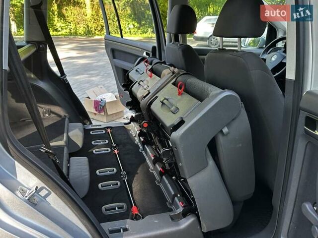 Сірий Фольксваген Туран, об'ємом двигуна 1.6 л та пробігом 230 тис. км за 6750 $, фото 113 на Automoto.ua