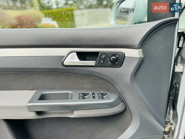 Серый Фольксваген Туран, объемом двигателя 2 л и пробегом 245 тыс. км за 7300 $, фото 14 на Automoto.ua