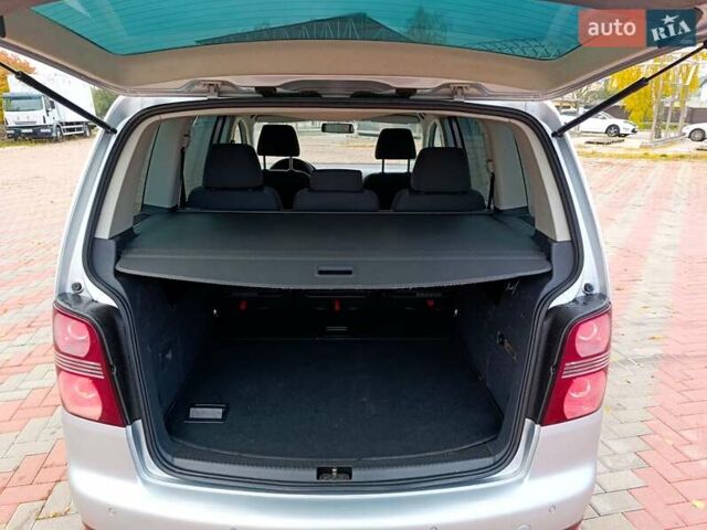 Сірий Фольксваген Туран, об'ємом двигуна 1.9 л та пробігом 285 тис. км за 7900 $, фото 9 на Automoto.ua