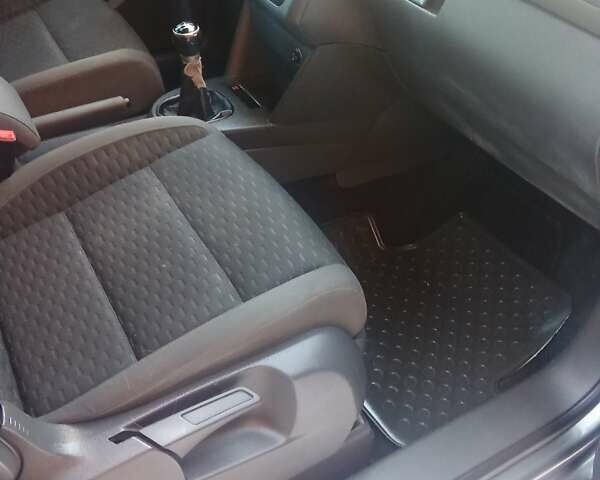 Серый Фольксваген Туран, объемом двигателя 1.9 л и пробегом 263 тыс. км за 7700 $, фото 16 на Automoto.ua