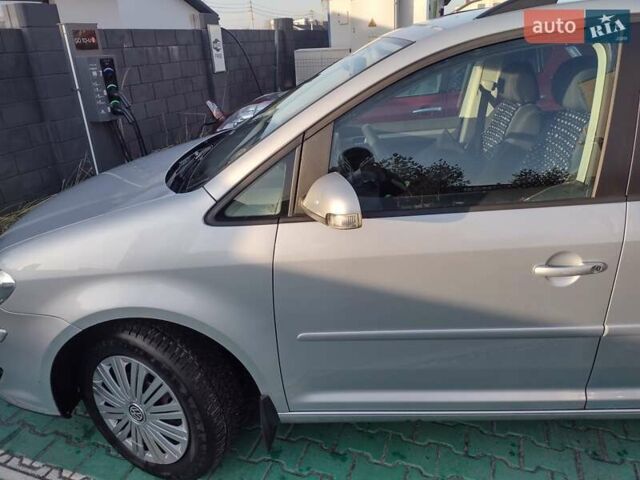 Серый Фольксваген Туран, объемом двигателя 1.6 л и пробегом 256 тыс. км за 6200 $, фото 2 на Automoto.ua