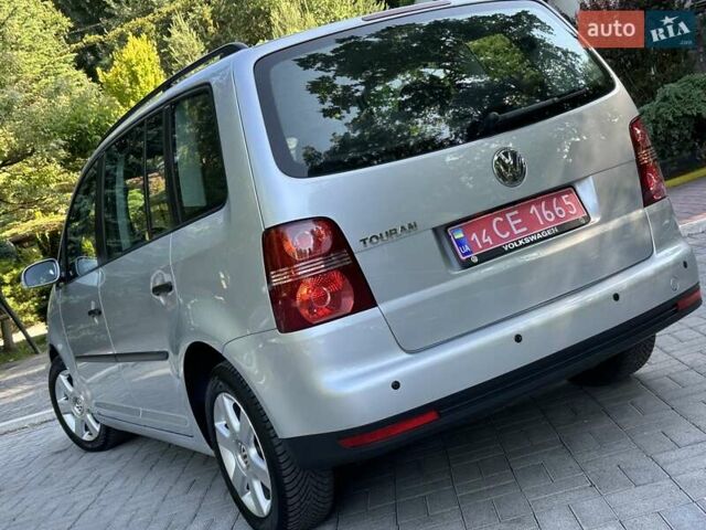 Сірий Фольксваген Туран, об'ємом двигуна 1.6 л та пробігом 230 тис. км за 6750 $, фото 65 на Automoto.ua