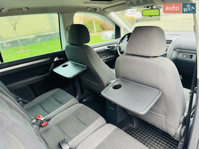 Серый Фольксваген Туран, объемом двигателя 2 л и пробегом 245 тыс. км за 7300 $, фото 25 на Automoto.ua