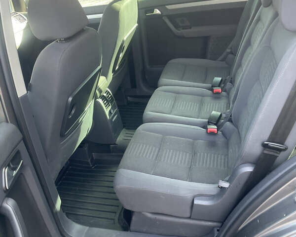 Серый Фольксваген Туран, объемом двигателя 1.39 л и пробегом 220 тыс. км за 4800 $, фото 25 на Automoto.ua