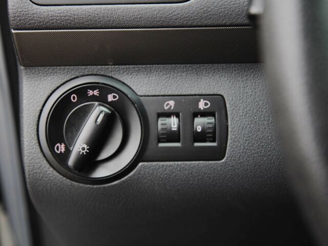 Серый Фольксваген Туран, объемом двигателя 1.6 л и пробегом 218 тыс. км за 8600 $, фото 20 на Automoto.ua