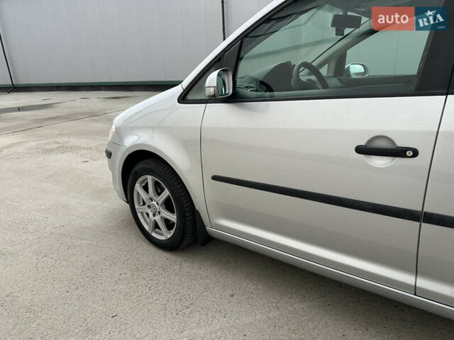 Серый Фольксваген Туран, объемом двигателя 1.6 л и пробегом 215 тыс. км за 6800 $, фото 5 на Automoto.ua