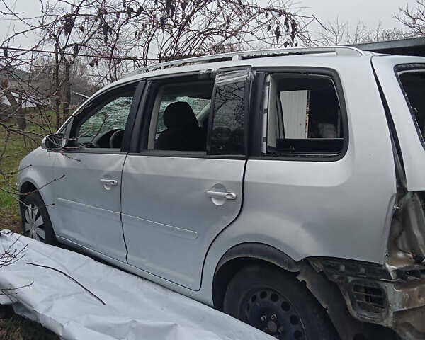 Серый Фольксваген Туран, объемом двигателя 1.39 л и пробегом 276 тыс. км за 1550 $, фото 3 на Automoto.ua